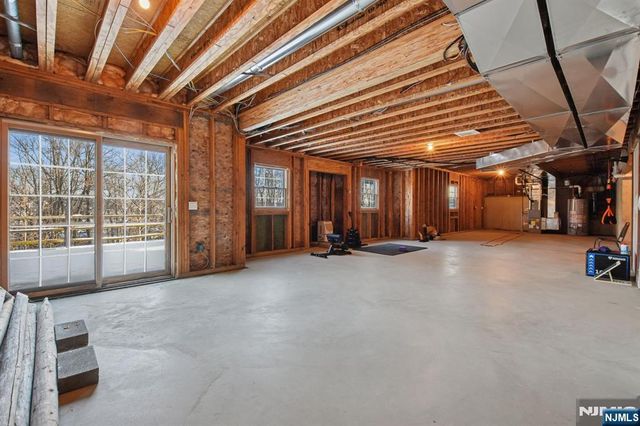 108 Hamilton Trail, Totowa, NJ 07512