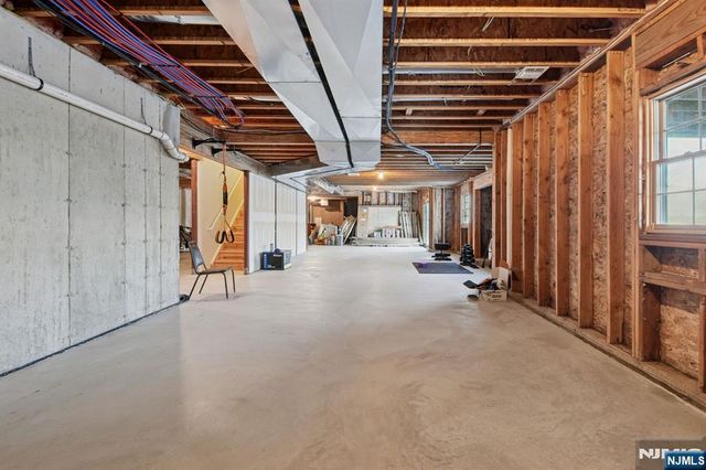 108 Hamilton Trail, Totowa, NJ 07512