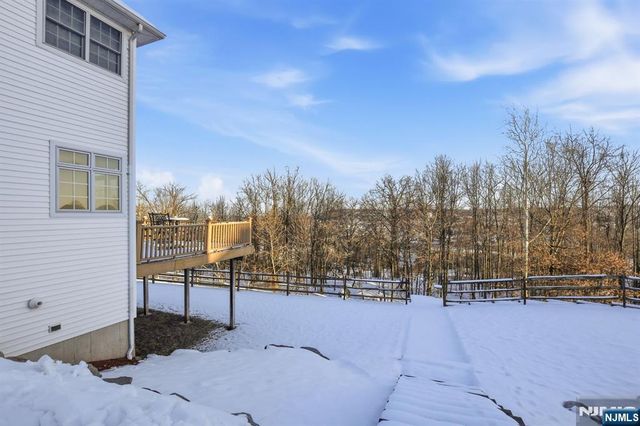 108 Hamilton Trail, Totowa, NJ 07512