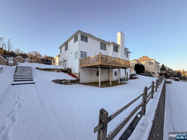 108 Hamilton Trail, Totowa, NJ 07512