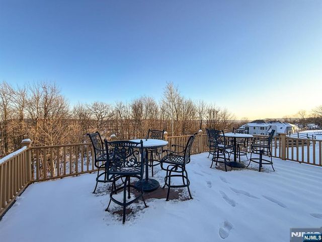 108 Hamilton Trail, Totowa, NJ 07512