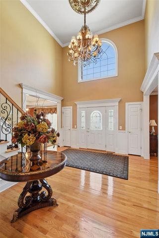 108 Hamilton Trail, Totowa, NJ 07512