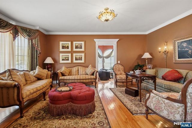 108 Hamilton Trail, Totowa, NJ 07512