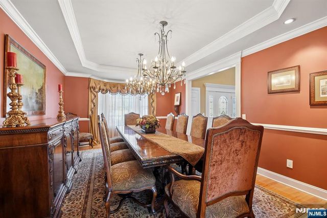 108 Hamilton Trail, Totowa, NJ 07512