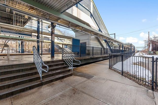 120 University Ave 2308, Westwood, MA 02090