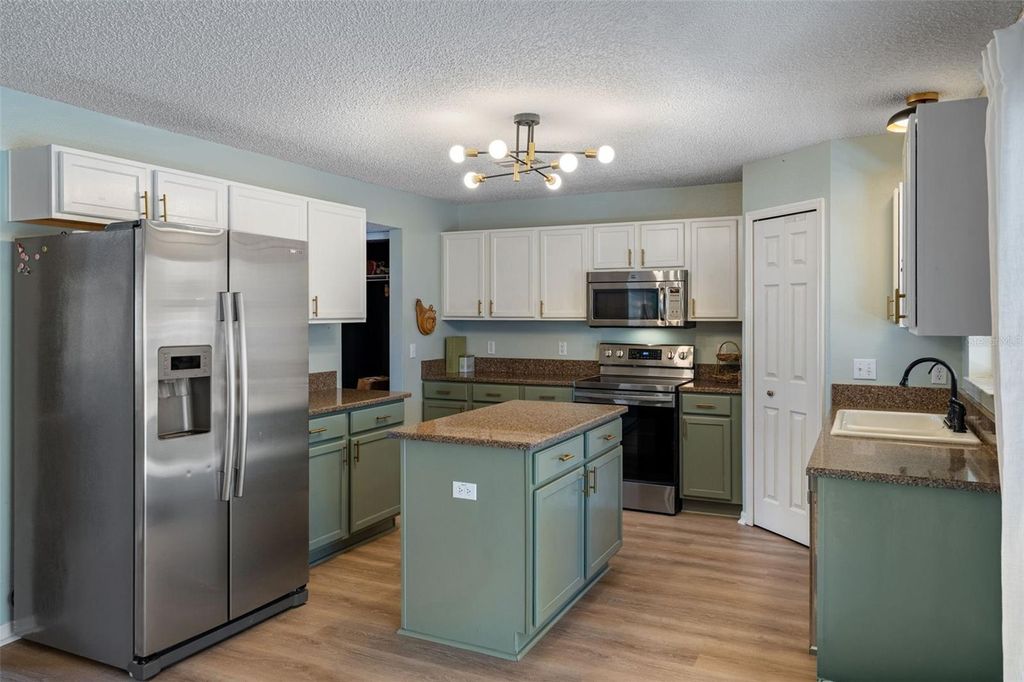 Image 14 of property listing at 11258 LOMITA WREN ROAD, Weeki Wachee, FL 34614