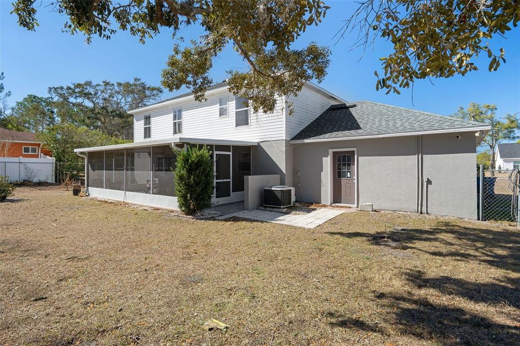 Image 43 of property listing at 11258 LOMITA WREN ROAD, Weeki Wachee, FL 34614