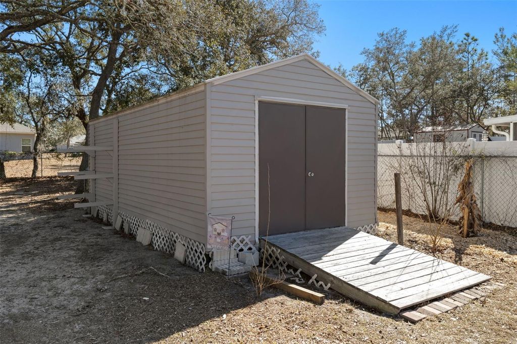 Image 44 of property listing at 11258 LOMITA WREN ROAD, Weeki Wachee, FL 34614