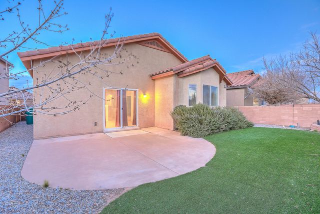 405 Loma Linda Loop NE, Rio Rancho, NM 87124