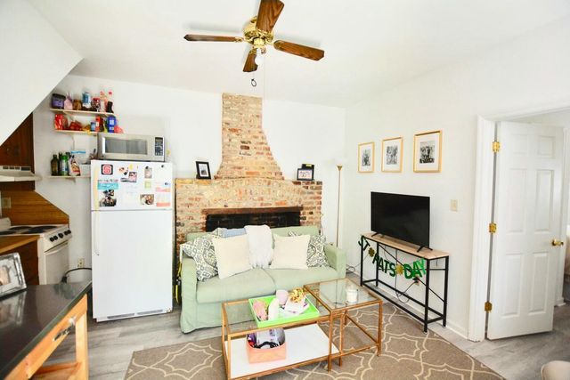 24 Bee Street E, Charleston, SC 29403