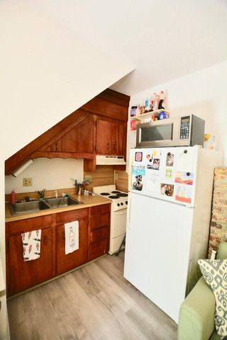 24 Bee Street E, Charleston, SC 29403