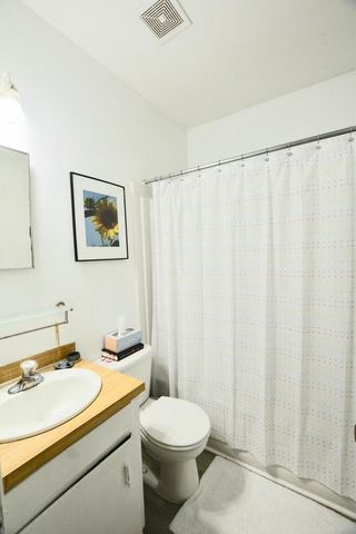 24 Bee Street E, Charleston, SC 29403