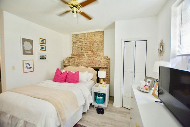 24 Bee Street E, Charleston, SC 29403