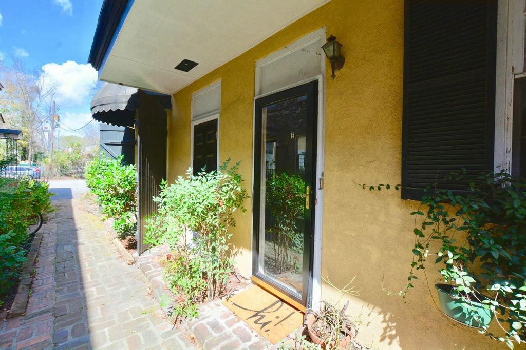 24 Bee Street E, Charleston, SC 29403