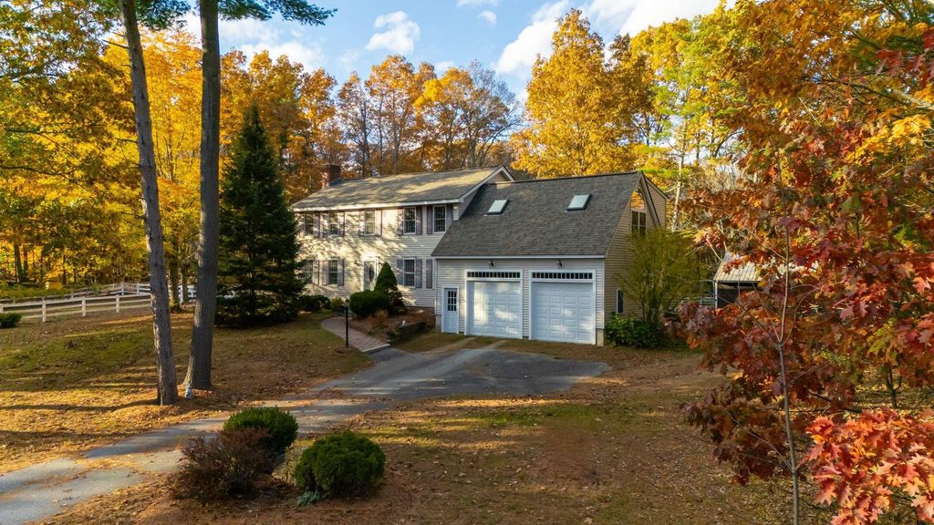 27 Arabian Way, Chester, NH 03036