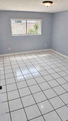 5290 W 21st Court 304, Hialeah, FL 33016