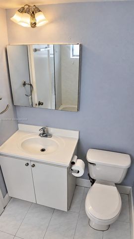 5290 W 21st Court 304, Hialeah, FL 33016