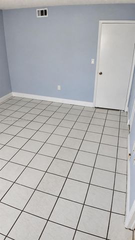 5290 W 21st Court 304, Hialeah, FL 33016