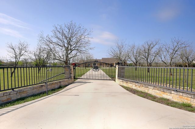 100 Prim Rose, Blanco, TX 78606