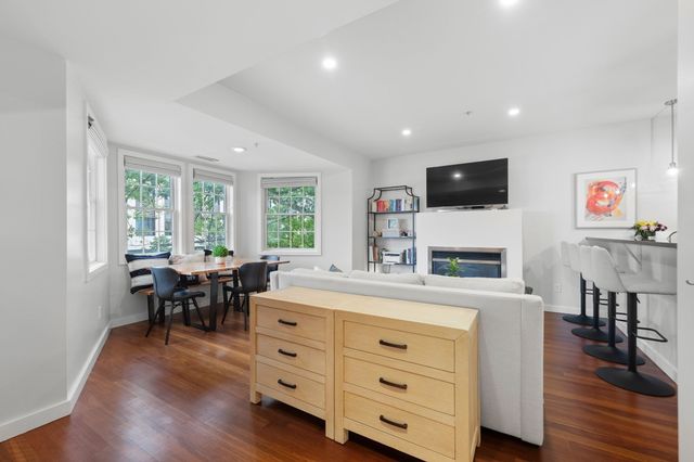69 Galen St 3, Watertown, MA 02472