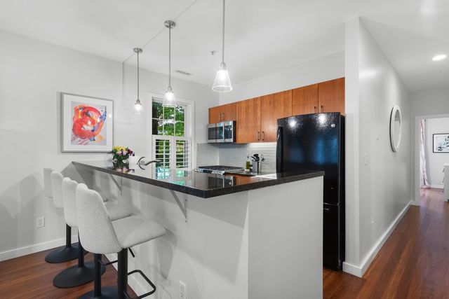 69 Galen St 3, Watertown, MA 02472