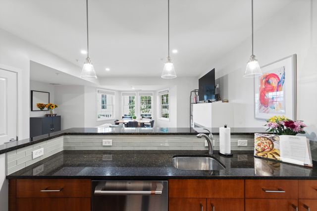 69 Galen St 3, Watertown, MA 02472