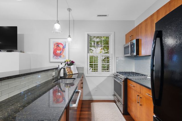 69 Galen St 3, Watertown, MA 02472
