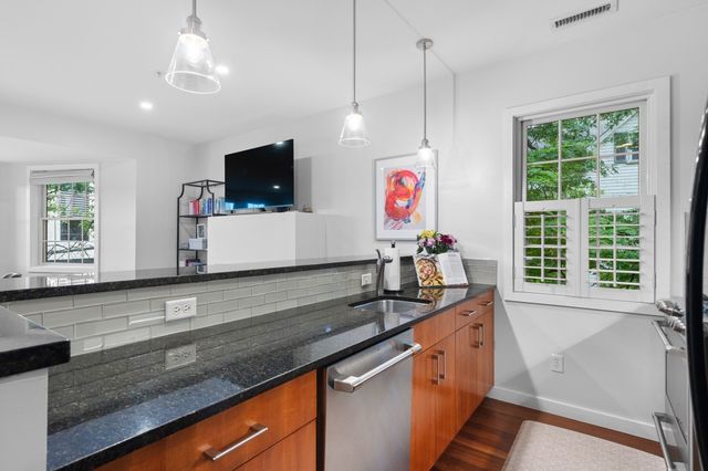 69 Galen St 3, Watertown, MA 02472