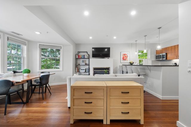 69 Galen St 3, Watertown, MA 02472