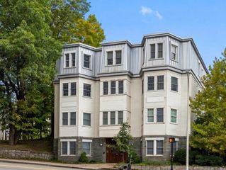69 Galen St 3, Watertown, MA 02472
