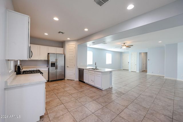 16382 W QUESTA Drive, Surprise, AZ 85387