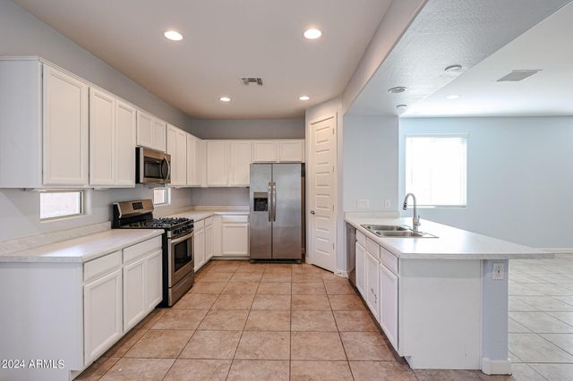 16382 W QUESTA Drive, Surprise, AZ 85387