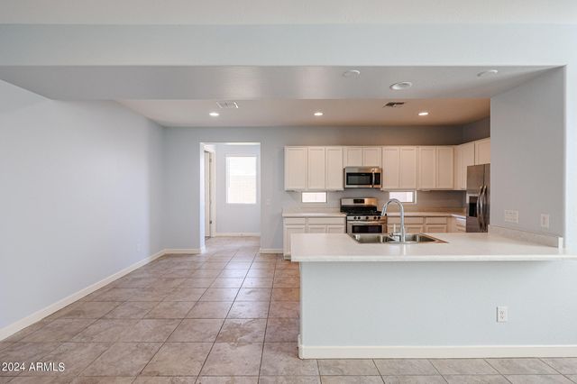 16382 W QUESTA Drive, Surprise, AZ 85387
