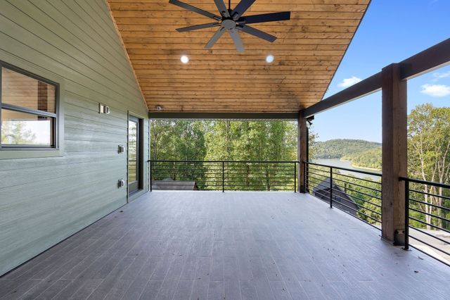 2405 Shoreside Dr, Smithville, TN 37166