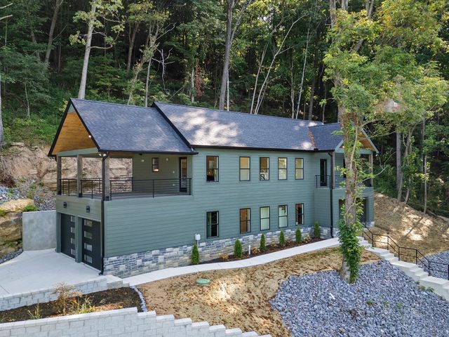 2405 Shoreside Dr, Smithville, TN 37166