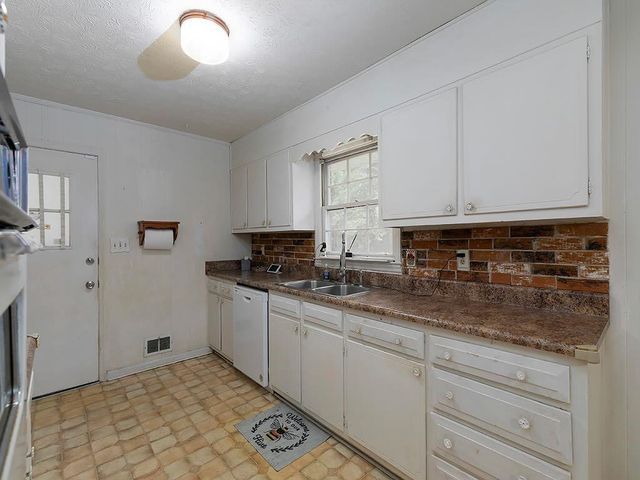 3883 N Pebble Drive, Douglasville, GA 30134