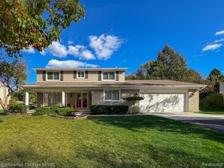 123 Longford Drive, Rochester Hills, MI 48309