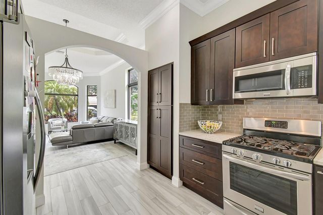 6041 SW 195TH Avenue, Pembroke Pines, FL 33332