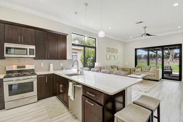 6041 SW 195TH Avenue, Pembroke Pines, FL 33332