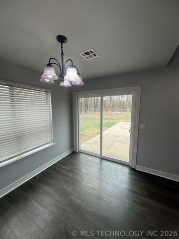 19865 E 769 Road, Tahlequah, OK 74464