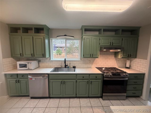 19865 E 769 Road, Tahlequah, OK 74464