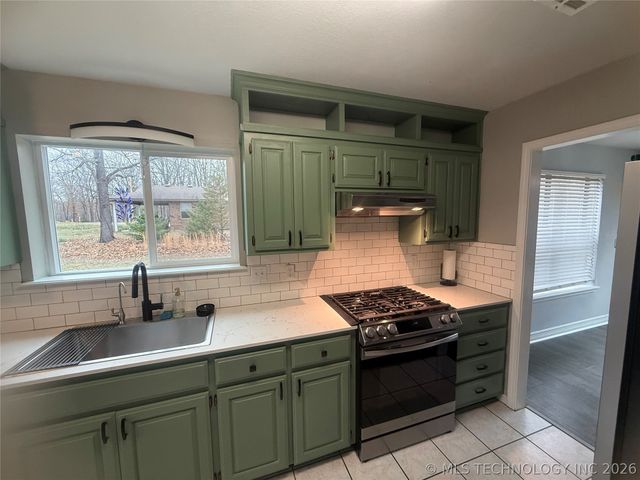 19865 E 769 Road, Tahlequah, OK 74464