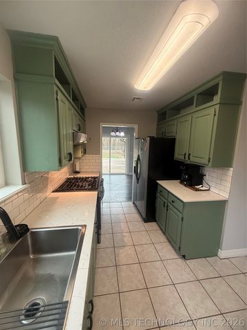 19865 E 769 Road, Tahlequah, OK 74464