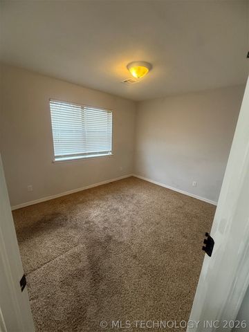 19865 E 769 Road, Tahlequah, OK 74464