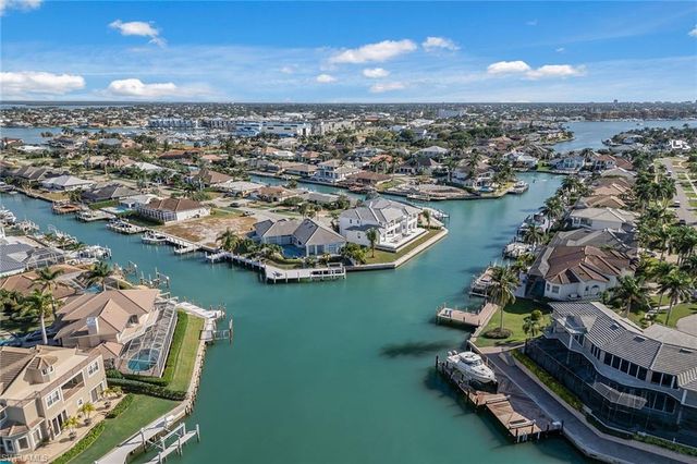 810 Elm CT, Marco Island, FL 34145