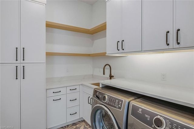 810 Elm CT, Marco Island, FL 34145