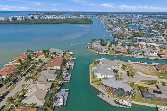 810 Elm CT, Marco Island, FL 34145