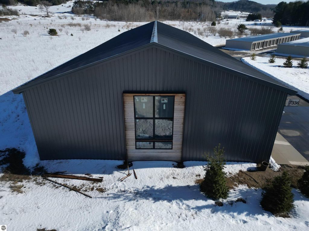 Image 16 of property listing at 7336 E Duck Lake Road # 4, Lake Leelanau, MI 49653