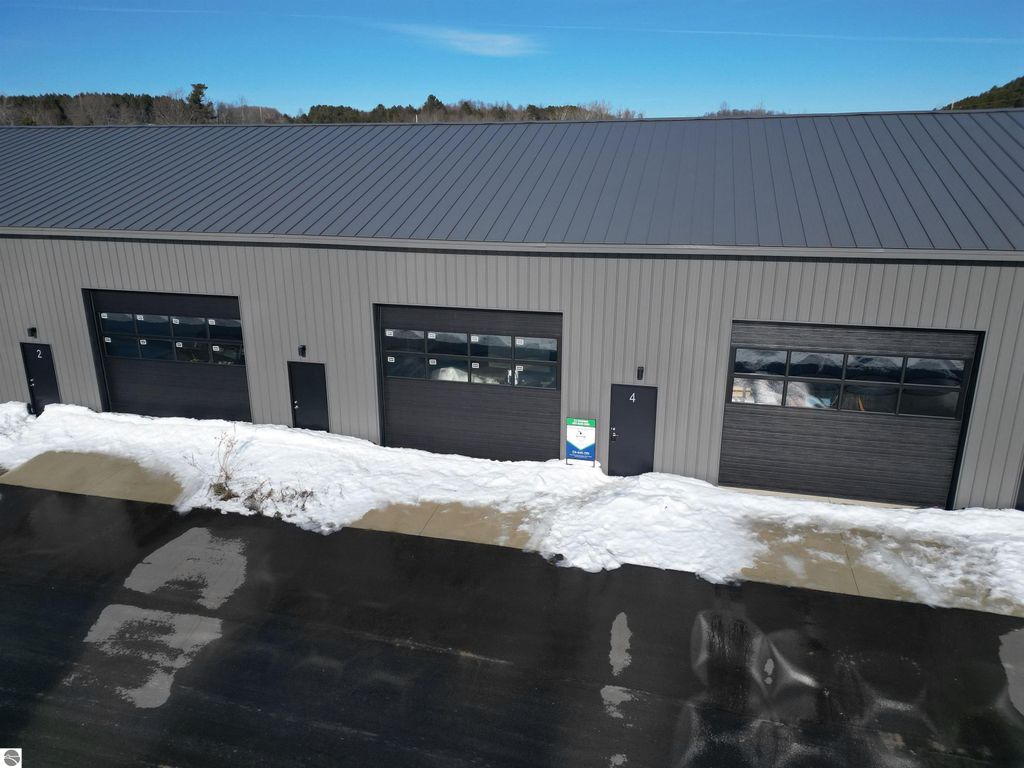 Image 19 of property listing at 7336 E Duck Lake Road # 4, Lake Leelanau, MI 49653