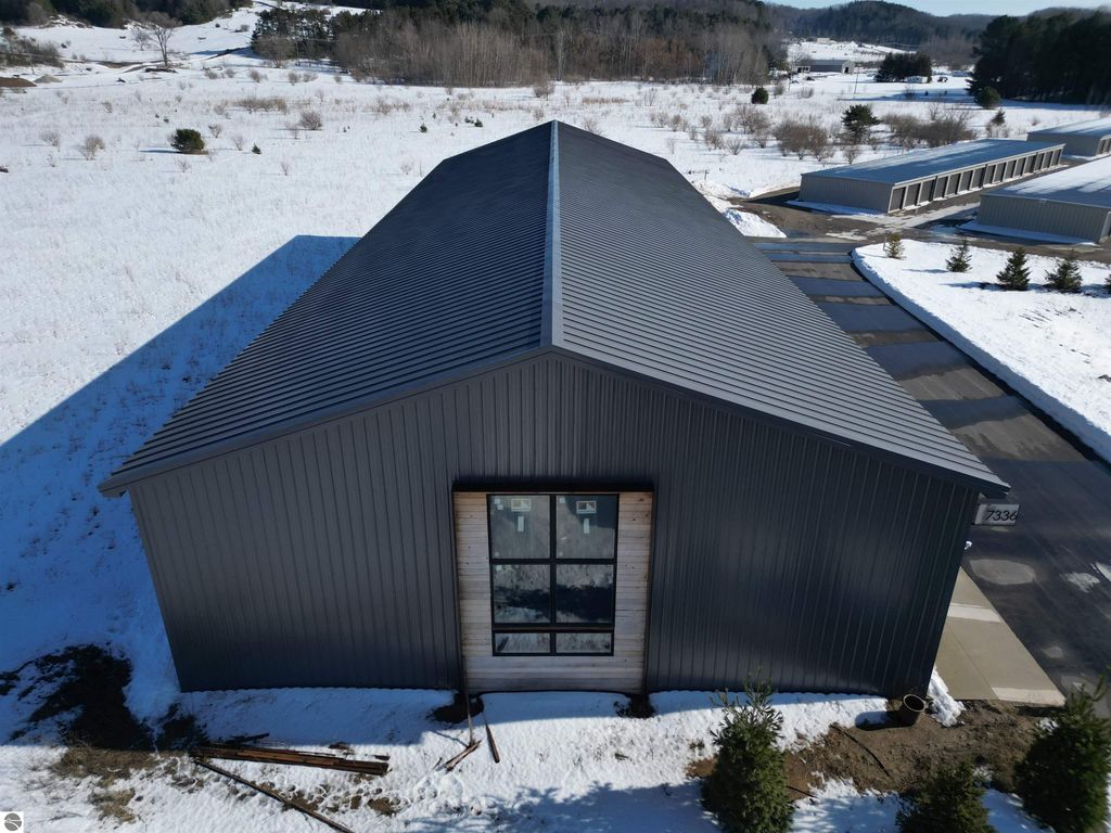 Image 21 of property listing at 7336 E Duck Lake Road # 4, Lake Leelanau, MI 49653